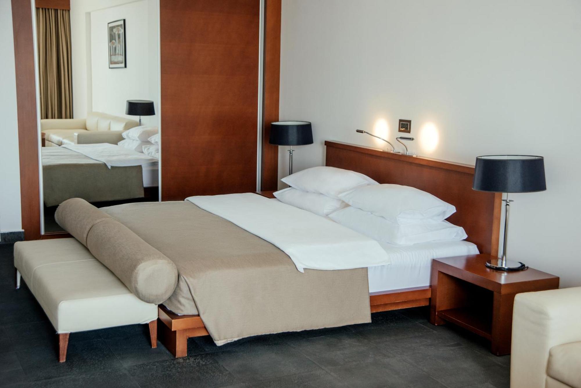 Avala & Hotel