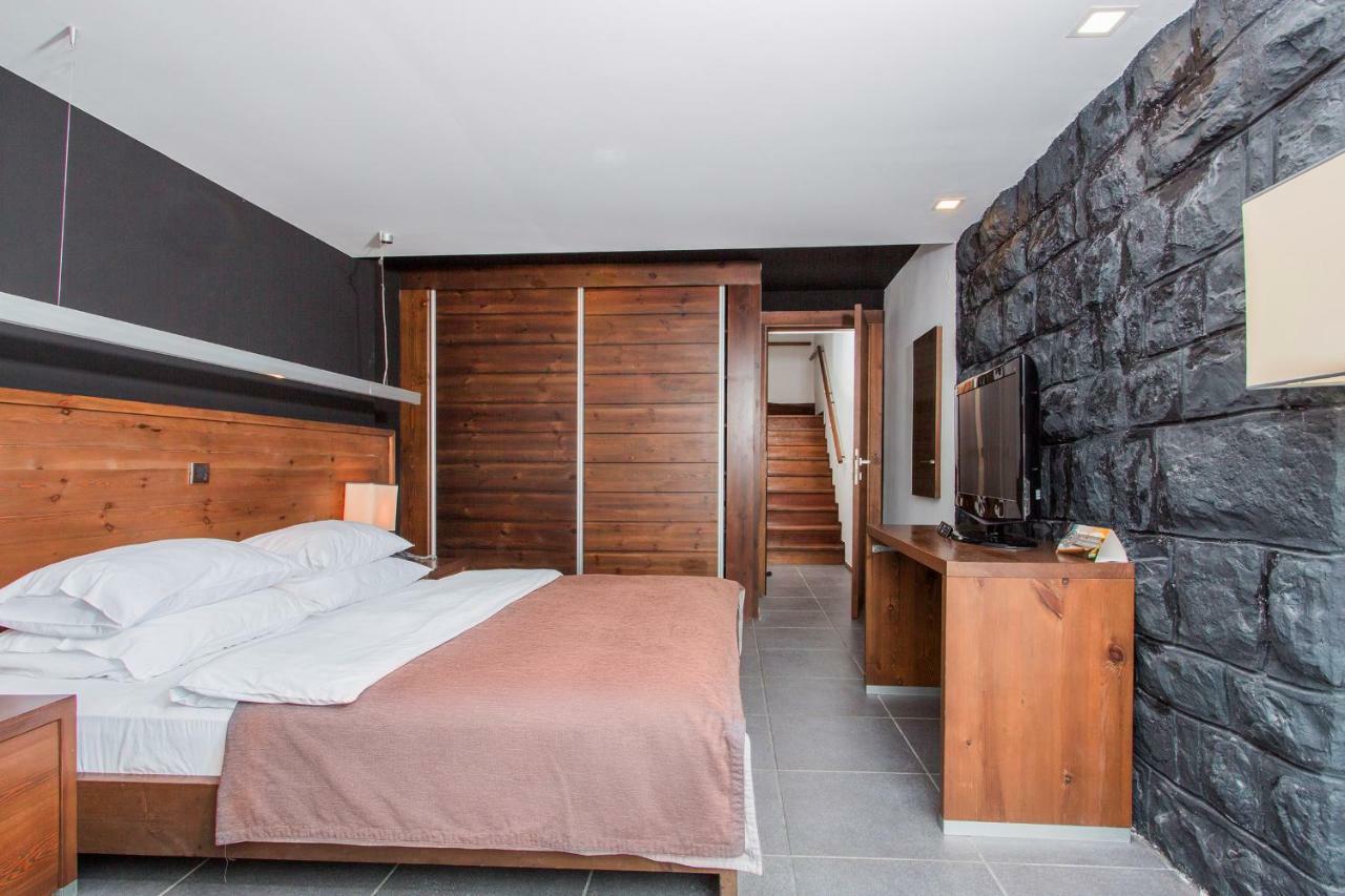 Avala & Hotel 4*
